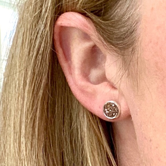 💎3/$18 Sparkly Druzy Stud Earrings Opal - Picture 3 of 3